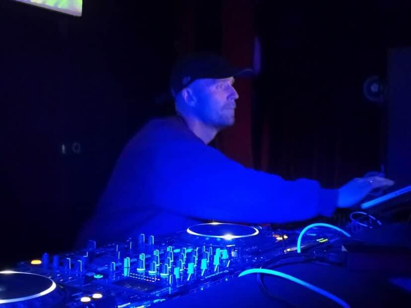 Discolin at the decks in deep blue light